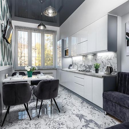 Levia Apartment-With 2 Bedrooms In The Old Town Лвив Екстериор снимка