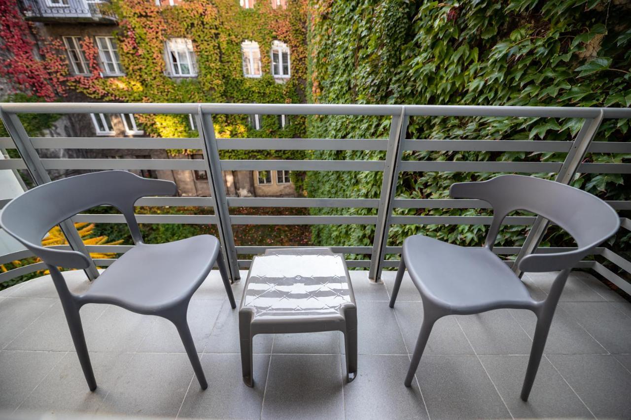 Levia Apartment-With 2 Bedrooms In The Old Town Лвив Екстериор снимка