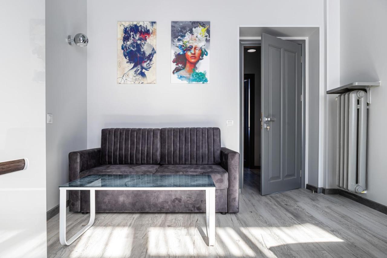 Levia Apartment-With 2 Bedrooms In The Old Town Лвив Екстериор снимка