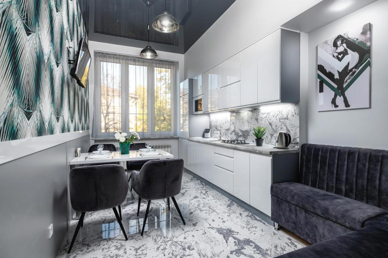 Levia Apartment-With 2 Bedrooms In The Old Town Лвив Екстериор снимка
