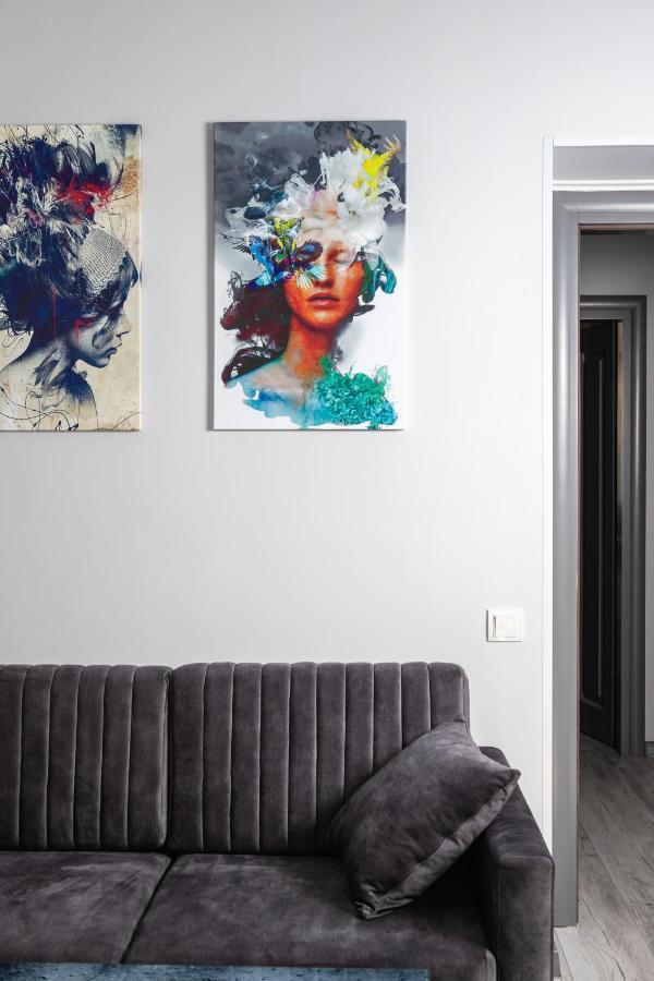 Levia Apartment-With 2 Bedrooms In The Old Town Лвив Екстериор снимка