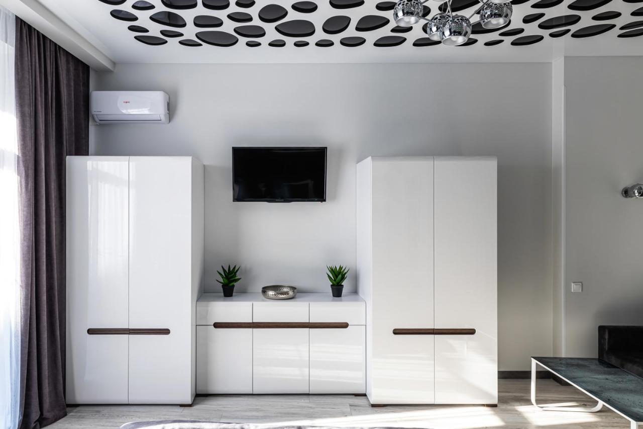 Levia Apartment-With 2 Bedrooms In The Old Town Лвив Екстериор снимка
